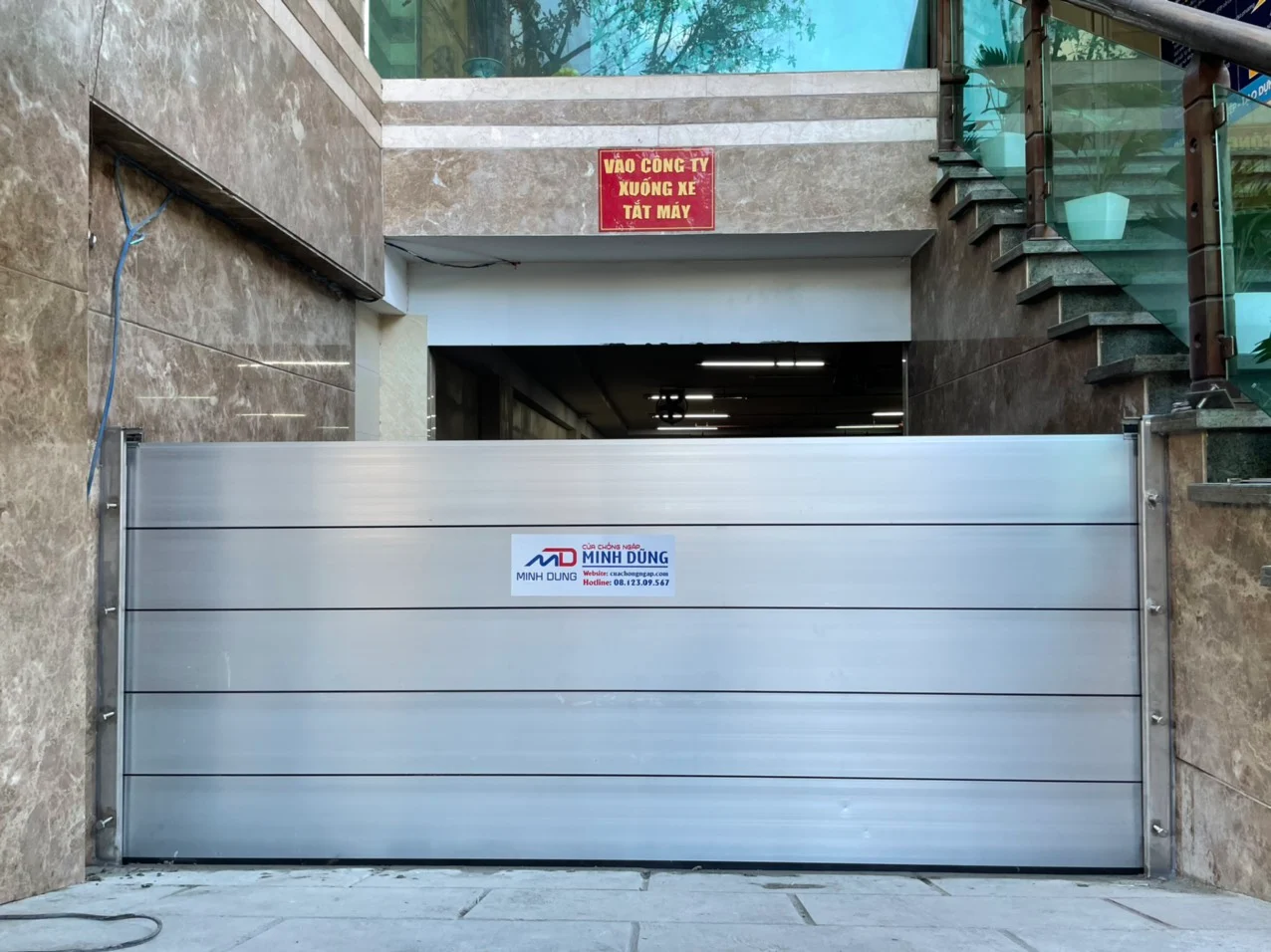 Thao tác lắp cửa chống ngập